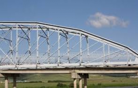 Çamçavuş Köprüsü'nün tırla yolculuğu, havadan görüntülendi!