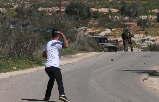 Filistinlilerden Batı Şeria da yeni Yahudi yerleşim birimi inşasına karşı gösteri!