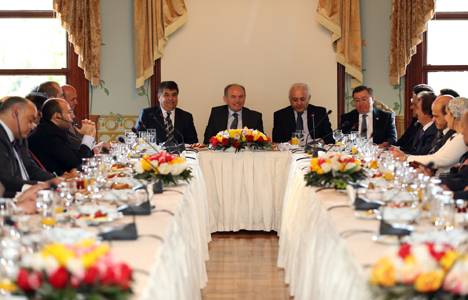 Kadir Topbaş İstanbul'daki başkonsoloslarla Emirgan'da buluştu!