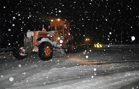 Yoğun kar yağışı nedeniyle trafiğe kapanan Konya-Antalya karayolu ulaşıma açıldı!