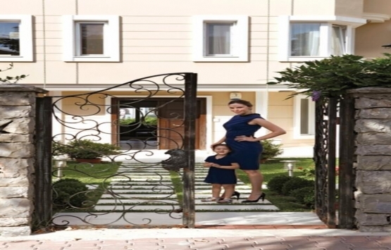 Demet Şener Etiler’deki evini boşalttı!