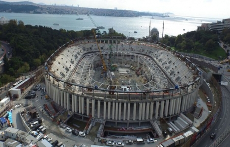 Beşiktaş Vodafone Arena'nın çatı kaldırma işlemi yapılıyor!