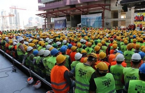 Ağaoğlu 'Baret giyme rekoru' kırdı!