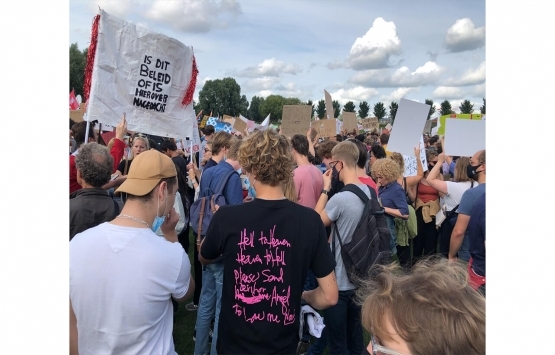 Hollanda da konut azlığı ve kira artışları protesto edildi!
