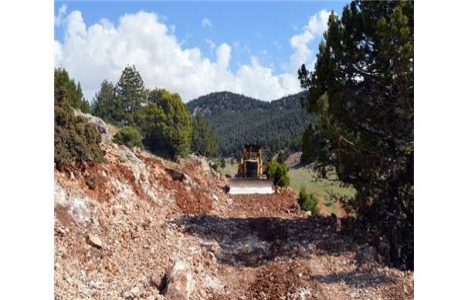 Elmalı Geçmen Yaylası’na yeni yol yapılıyor!