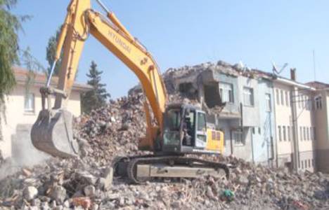 Yenişehir Emniyet Müdürlüğü binasının yıkım işlemi gerçekleştirildi! 