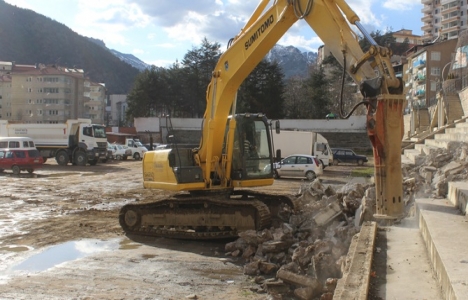 Gümüşhane'de yeni spor kompleksine ilk kazma vuruldu!