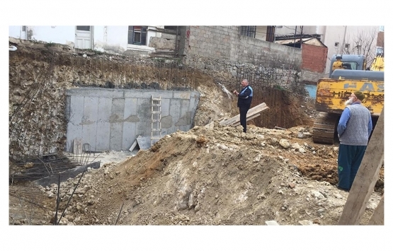 Kocaeli Darıca da toprak kayması nedeniyle 2 bina tahliye edildi! 