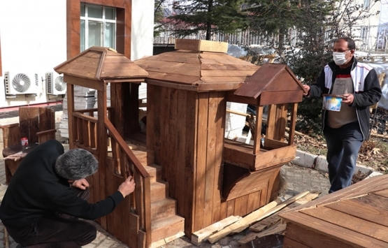 TOKİ inşaatların atık malzemelerinden sokak hayvanlarına yuva yapıyor!