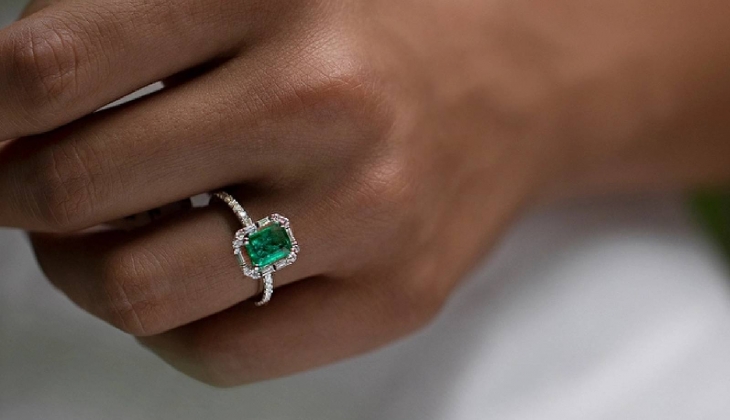 Pırlanta zümrüt yüzükler özel fiyatlarla satışta! Altınbaş ta en ucuz zümrüt yüzük fiyatı ne kadar?