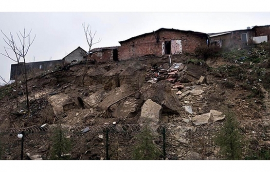 İzmit te toprak kayması nedeniyle iki bina boşaltıldı!