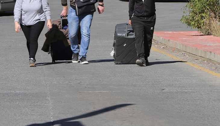 Türkiye ye göç edenlerin sayısı 2022 de yüzde 33,2 azaldı: 1 yılda yaklaşık 400 bin yabancı geldi, 140 bin Türk gitti!