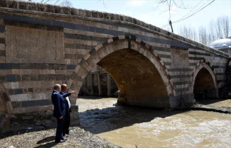Van Gürpınar'daki Osmanlı Köprüsü yeniden restore edilmeli!