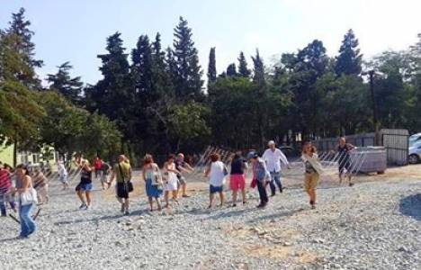  Validebağ'da halk otopark bariyerlerini söktü!