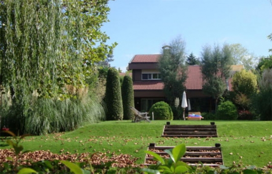 Çağatay Ulusoy Cansit Villaları ndan 16 bin TL ye villa kiraladı!