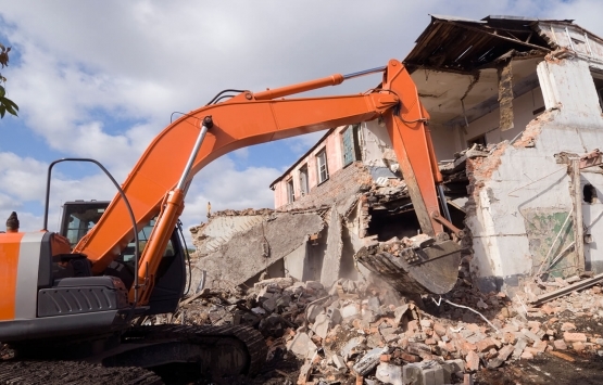 Bornova Belediyesi'nden kaçak yapı temizliği!