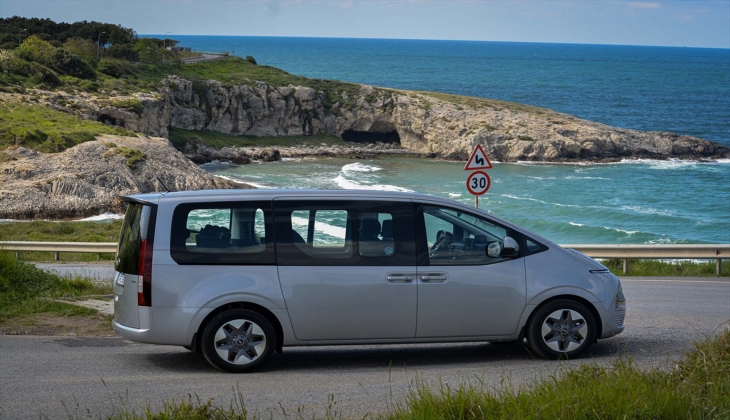 Hyundai Staria uzay gemisi gibi havasıyla Türkiye de satışa çıktı! 4 Haziran fiyat listesi