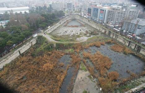 Ege Dünya Ticaret Merkezi Ticari ve İktisadi Bütünlüğü arsasının ihalesi yapılamadı!