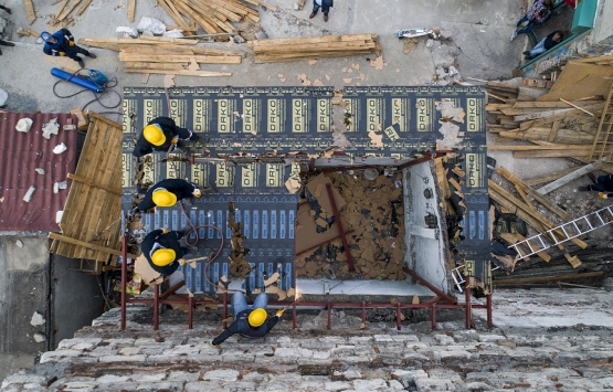 Tarihi İrene Kulesi nin bitişiğindeki kaçak yapı yıkılıyor!