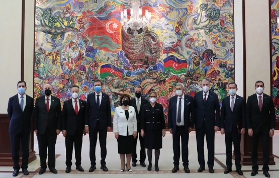 Azerbaycan’dan Türk müteahhitlere çağrı!