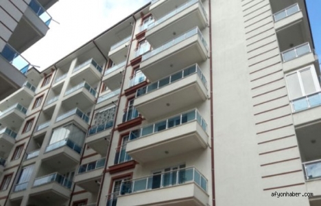 Afyonkarahisar'da müteahhit TEDAŞ'a borcunu ödemeyince bina elektriği kesildi!