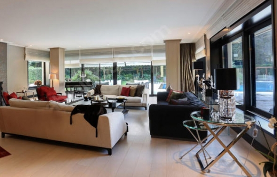 Ajda Pekkan Bahçeköy deki villasını 1 yıldır satamıyor!