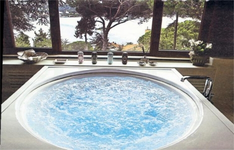 Ali Ağaoğlu, Kuruçeşme deki 60 yıllık köşke taşındı!