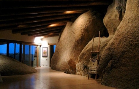 Taş Devri Evi 4.2 milyon dolara satılıyor!