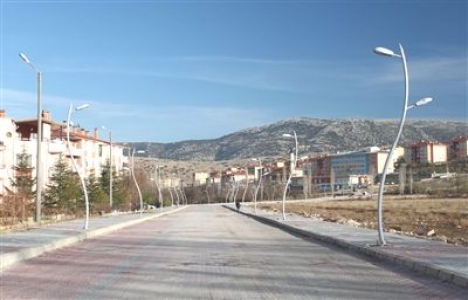 Dinar'da boşaltılmış binalar yıkılıyor!