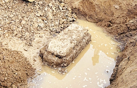 Düzce'de atık su kazısında lahit bulundu!