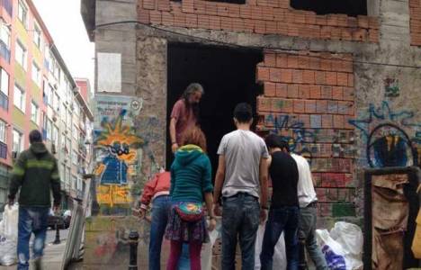 Kadıköy Yeldeğirmeni'ndeki boş bina sanat, bilim ve dayanışma merkezi oldu!