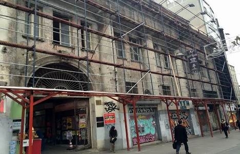 Apple Türkiye, Narmanlı Han reklam panosunu kaldırdı!