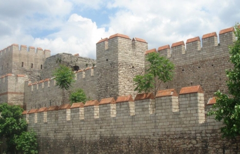 Topkapı Surları'na çatı monte edildi!