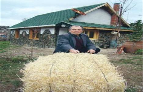 Kütahya'da konforlu yaşam için saman evi tercik ettiler!
