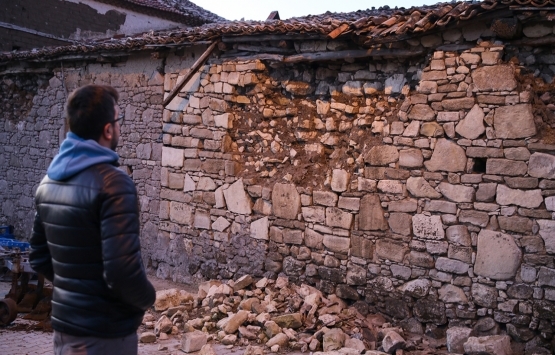 Manisa da ki depremde 5 bina hasar aldı!