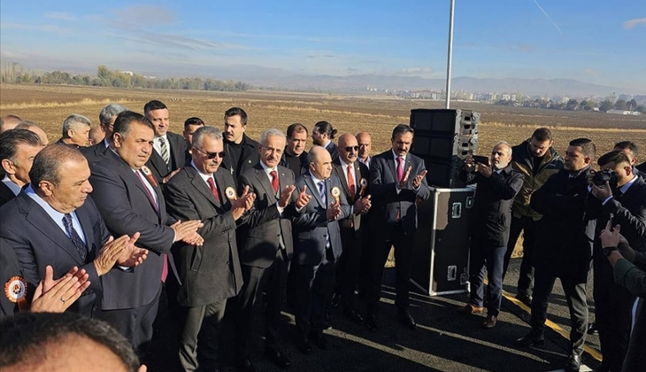 Ulaştırma ve Altyapı Bakanı Uraloğlu ndan yüksek hızlı tren müjdesi! Ankara ile Çorum arası 1.5 saat olacak!