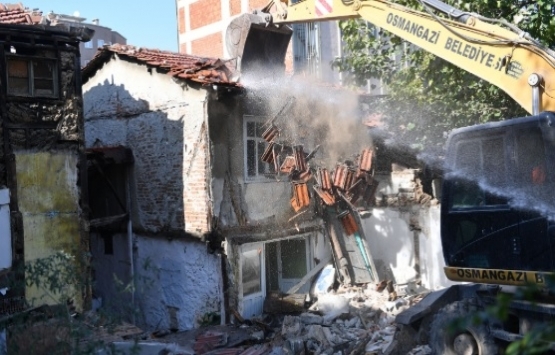 Bursa Osmangazi’de metruk bina temizliği!