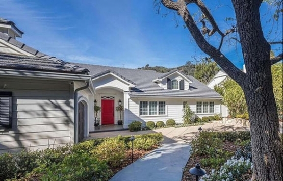 Emma Stone Los Angeles taki evini 3.9 milyon dolara satıyor!