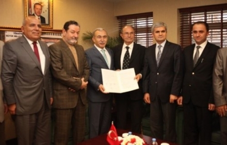 Yaşar Kısacık Adana'da imam hatip lisesi yaptırıyor!