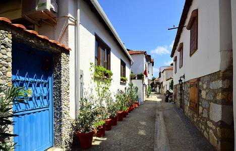 Seferihisar Sığacık Kaleiçi’ndeki yenileme çalışmaları devam ediyor!