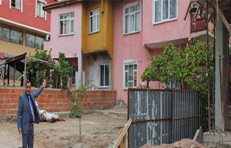 Müteahhit Kemal Aydın eski evleri yıkarak kentsel dönüşüme katkı sağlıyor!