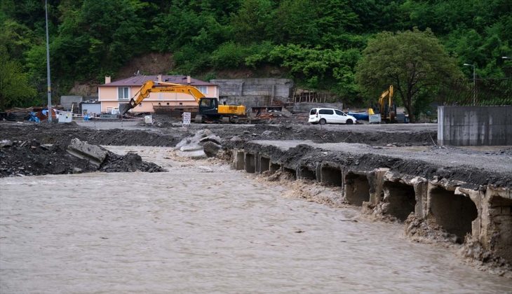 Felaketin yaşandığı Bozkurt ilçesinde 3 köprüde ulaşım kapatıldı