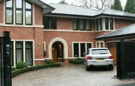 Cristiano Ronaldo İngiltere deki evini 3.6 milyon euroya satıyor!