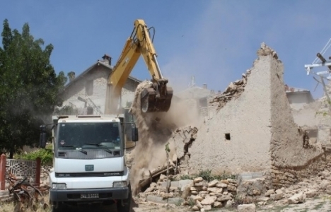 Beyşehir'de okullarda atıl binalar yıkılıyor!