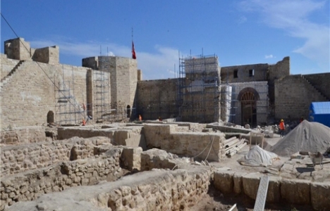 Karaman Kalesi'nin restorasyon çalışmaları 2016'da bitecek!