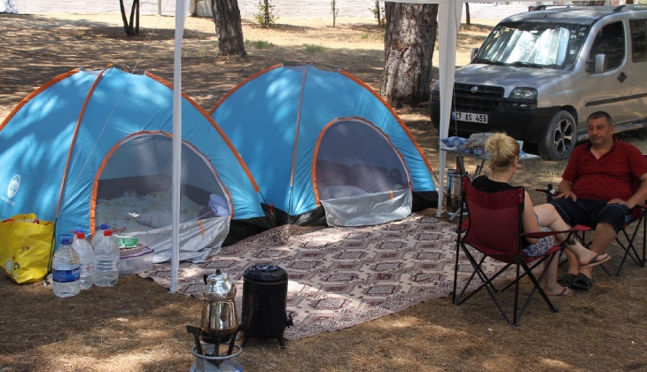 Otel fiyatları uçtu, yerli turist tatili çadırda geçirdi!