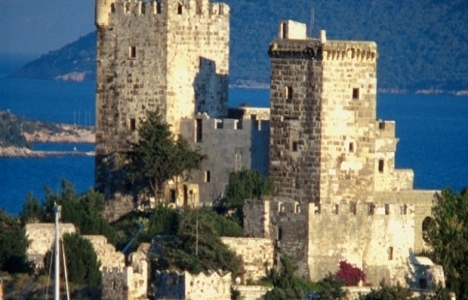 Foça Kalesi'nin restorasyonunda sıfır çimento kullanıldı!