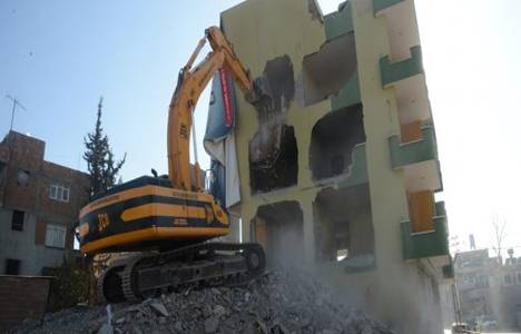 Adana'da yeni bulvar açılması için kamulaştırılan binalar yıkılıyor!