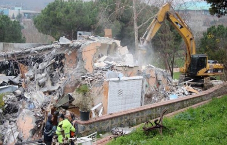 Maçka Parkı ndaki kafe yıkıldı!