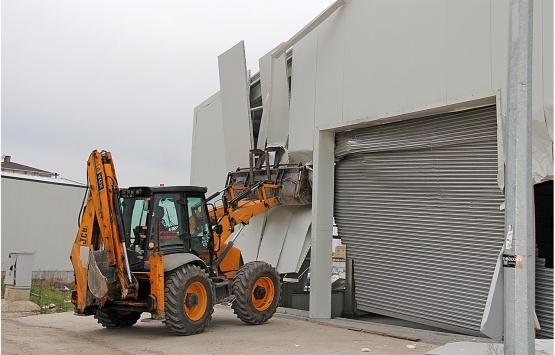 Ataşehir Belediyesi 22 kaçak yapıyı yıktı!